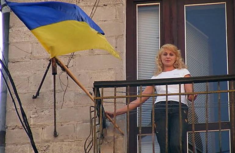 Житомирян призывают вывесить на окна и балконы украинские флаги