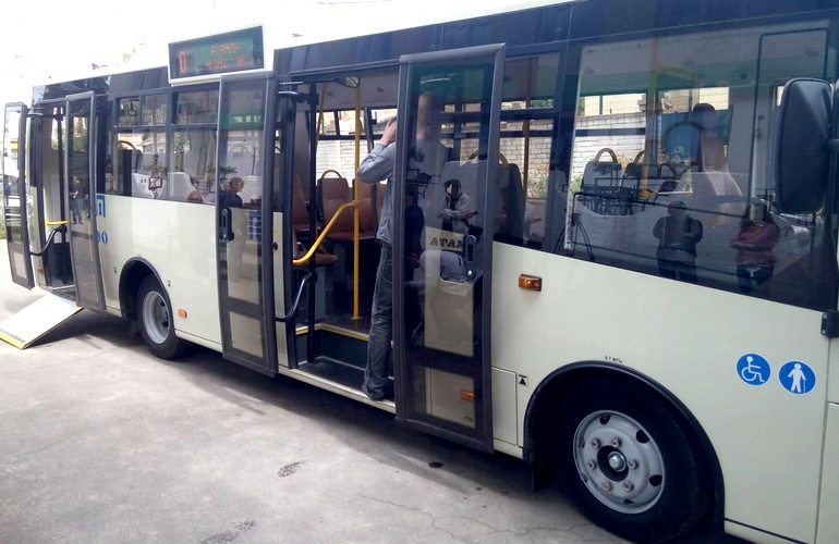​В Житомире представили новый автобус, который в скором времени может заменить маршрутки. ФОТО