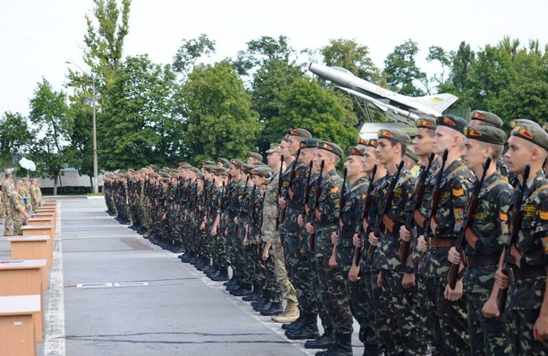 В Житомире полторы сотни курсантов торжественно поклялись служить украинскому народу. ФОТО