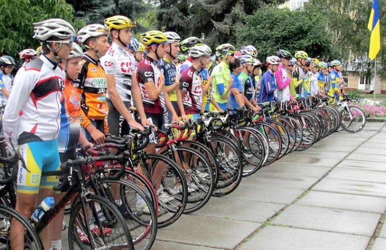В Житомире стартовали сразу два чемпионата по велосипедному спорту. ФОТО