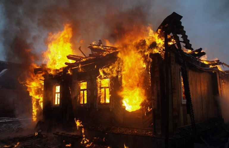 Пожар на Житомирщине унес жизнь 8-летнего ребенка, еще двоих удалось спасти