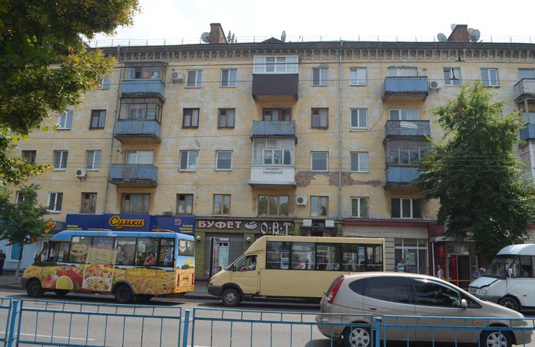 Автобусную остановку с перекрестка улиц Киевская–Хлебная переносят ближе к ЦУМу