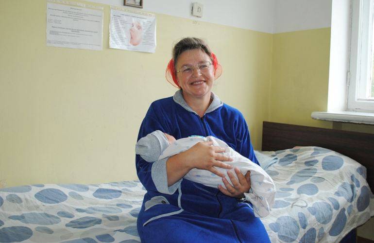 Демографический рекорд на Житомирщине: 43-летняя женщина родила 16-го ребенка. ВИДЕО