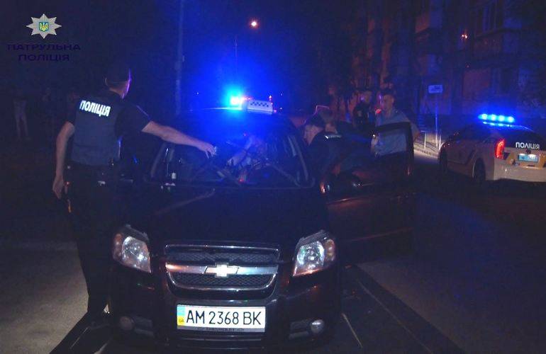 В Житомире двое мужчин напали с ножом на водителя такси. ФОТО