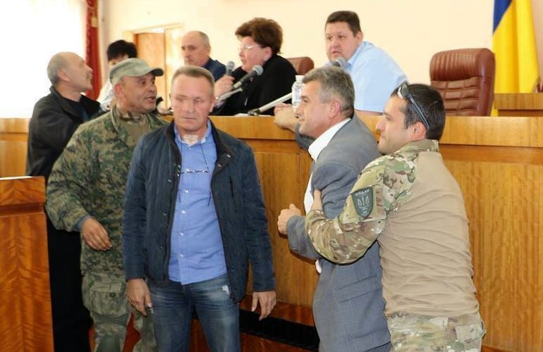 Кто привел на сессию Житомирского облсовета и пресс-конференцию Лабунской милитари-эскорт?