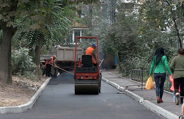 Специальная экспертиза проверит на улицах Житомира качество укладки асфальта