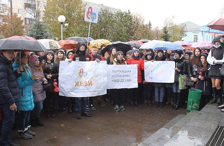 Бунт в житомирском университете: студенты вышли на протест против нового декана. ВИДЕО