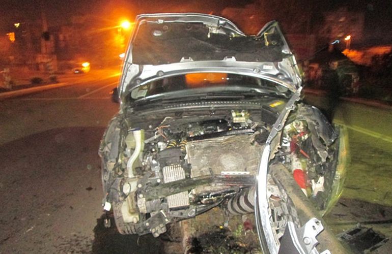 ДТП на Житомирщине: водитель Peugeot превратил авто в груду металлолома и скрылся