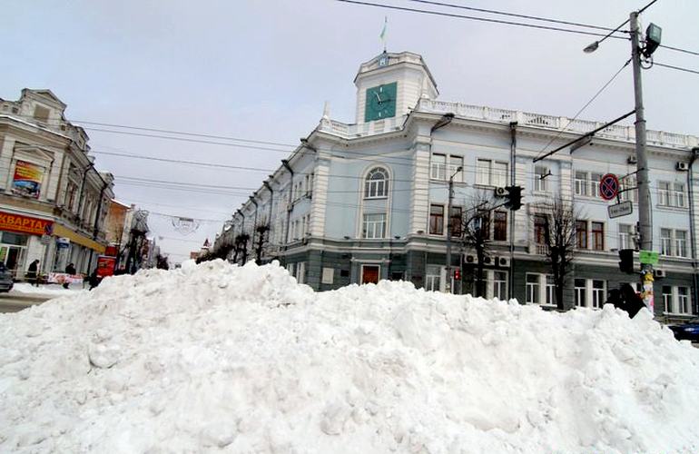 Из-за неубранного снега и гололеда на улицах Житомира вдвое вырос травматизм