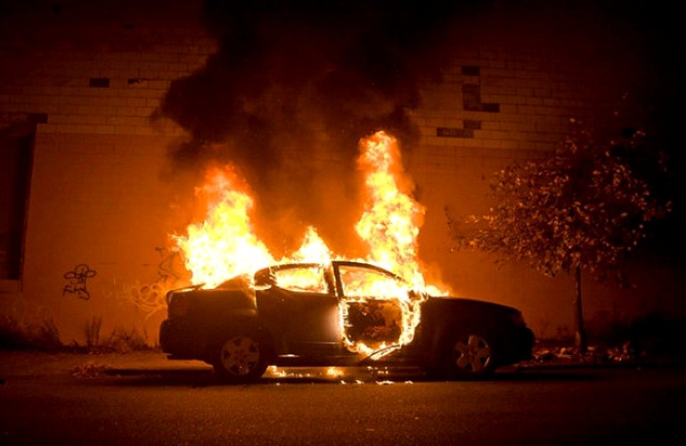 В Житомирской области неизвестные подожгли автомобиль депутата
