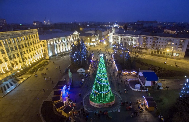Праздник приближается: 18-метровую новогоднюю елку в Житомире начнут устанавливать 7 декабря