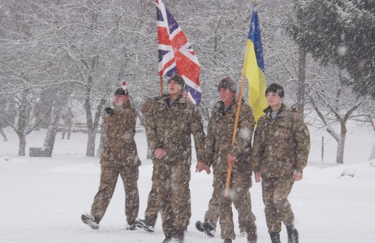 Британские военные провели под Житомиром учения для украинских десантников