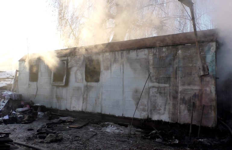 Утром в Житомире сгорел строительный вагончик: погибли два человека. ФОТО