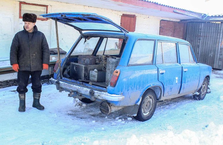 Мангал на колесах: умелец из Житомирской области создал автомобиль, работающий на древесном угле