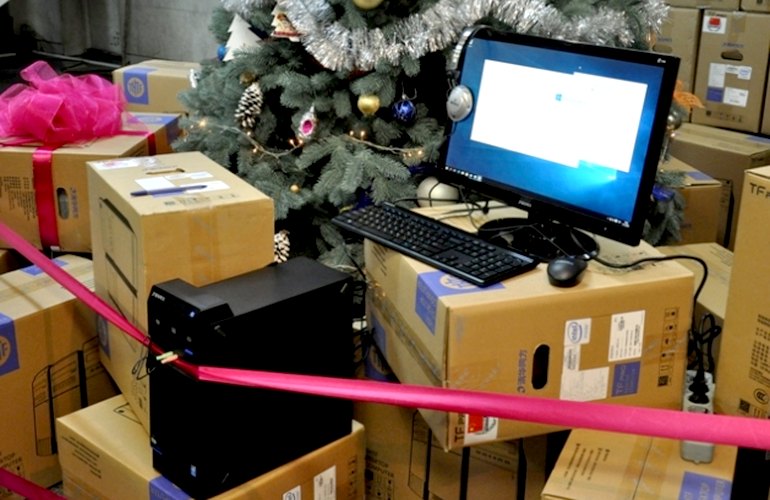 Школы Житомирской области получили более 800 новых компьютеров. ФОТО