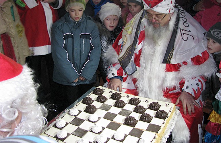 ​Святой Николай vs Дед Мороз: на Рождественской ярмарке в Житомире состоится сладкий поединок