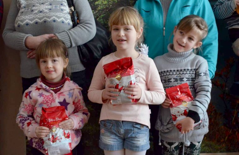 Чиж и Хренов поздравили с новогодними праздниками детей, которые находятся в житомирской больнице. ФОТО
