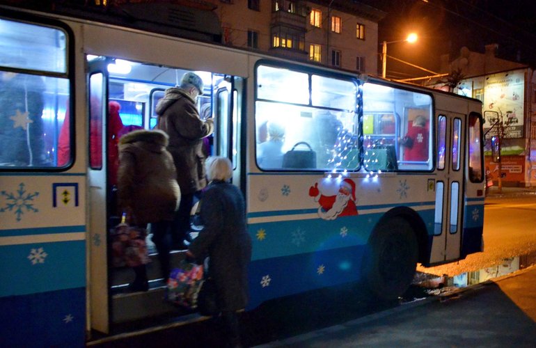 В новогоднюю ночь власти обещают пустить троллейбусы во все микрорайоны Житомира