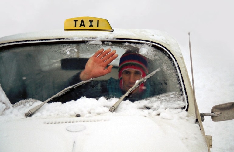 Службы такси в Житомире подняли тарифы из-за непогоды