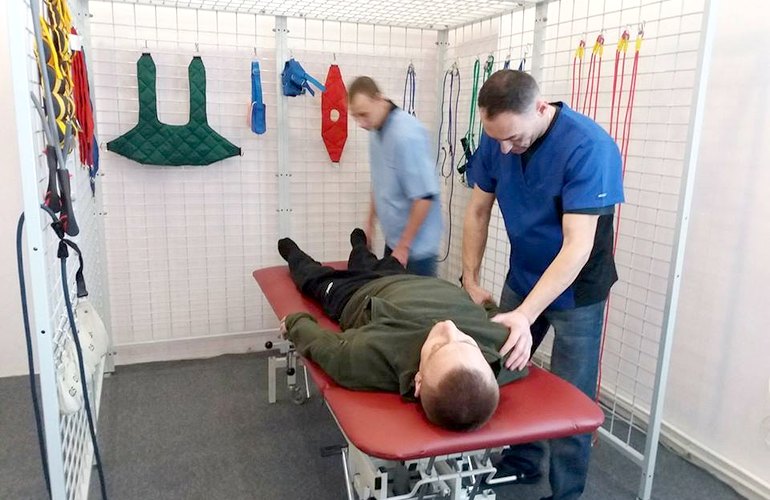 Раненых в зоне АТО военных приглашают в бесплатный реабилитационный центр в Житомире. ФОТО