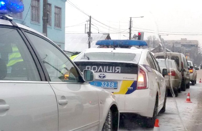 На углу Грушевского и проспекта Независимости в Житомире произошло ДТП с участием 3 автомобилей