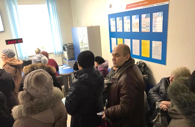 Возмущенные платежками житомиряне «штурмуют» центр обслуживания клиентов «Житомиргаза»