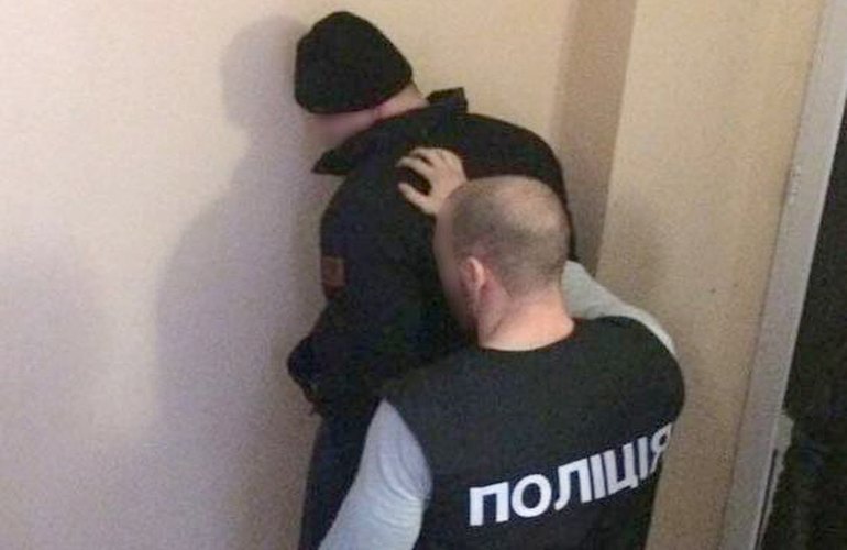 В Житомирской области двух киберполицейских задержали на взятке, им грозит до 10 лет тюрьмы