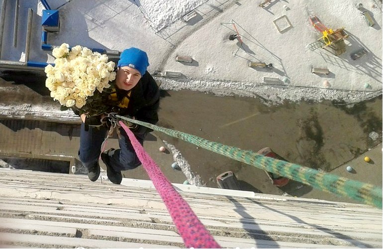 В Житомире полиция задержала альпиниста-романтика, который хотел поздравить девушку с 14 февраля