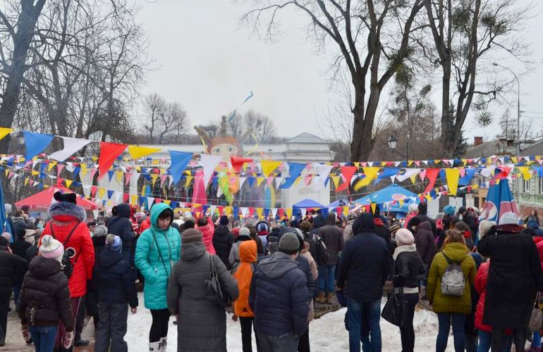 Как житомиряне в парке Гагарина отмечали Масленицу. ФОТО