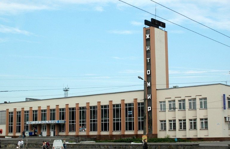 Полиция задержала шутника, который несколько дней назад «заминировал» вокзал в Житомире