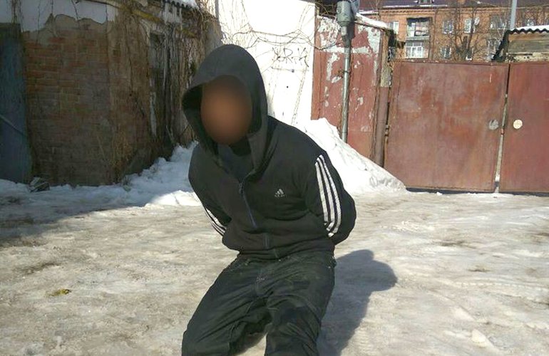 В Житомире мужчина украл из магазина джинсы и не понес за это никакого наказания. ФОТО