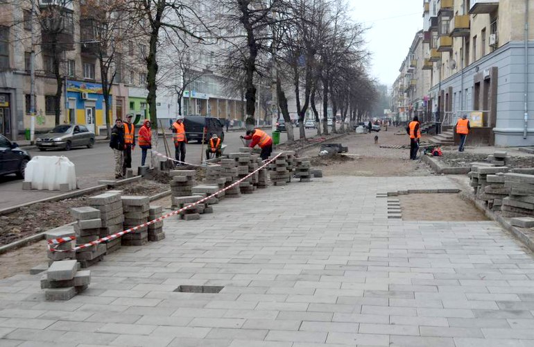 На ремонте тротуаров в центре Житомира разворовали более 3 млн гривен – прокуратура