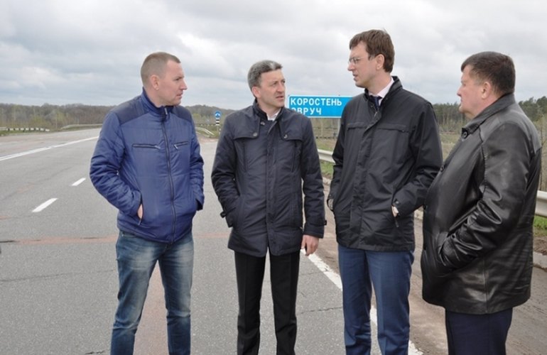 Министр инфраструктуры Украины осмотрел дороги в Житомирской области. ФОТО