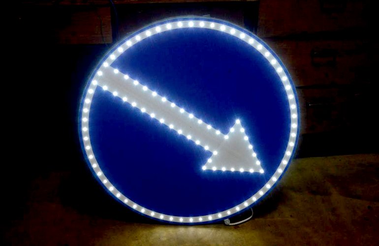 Безопасность на дорогах: в Житомире установят 50 знаков с подсветкой. ФОТО