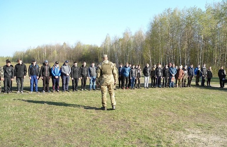 Страшеклассники из Житомирского района прошли военно-полевые сборы на полигоне. ФОТО