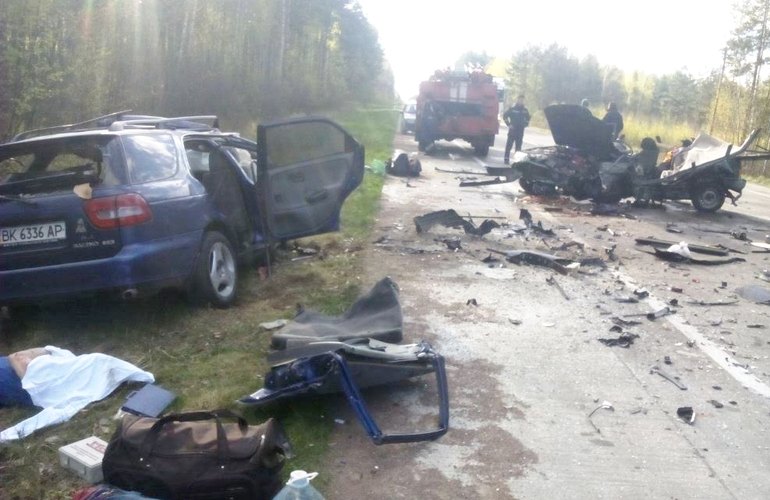 Пять человек погибли в ДТП на Варшавской трассе в Житомирской области