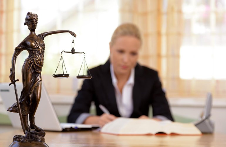 Как найти профессионального адвоката?