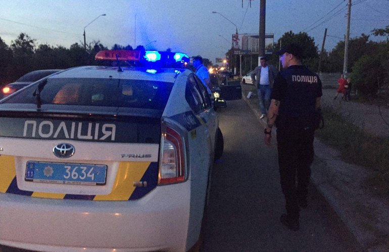 В придорожном кафе на трассе Житомир-Киев зарезали 51-летнего мужчину. ФОТО