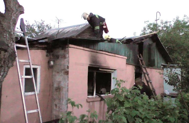 15 пожарных тушили частный дом в Житомире
