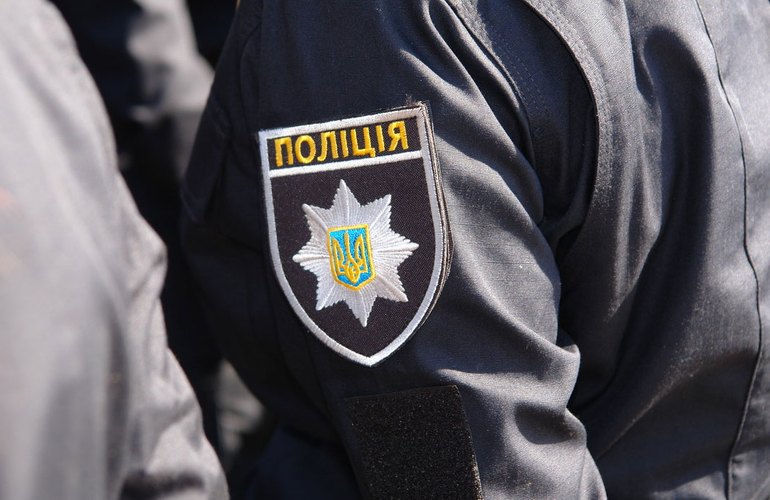 В Житомире активисты поймали двух наркодилеров: один из них имел удостоверение полицейского. ФОТО