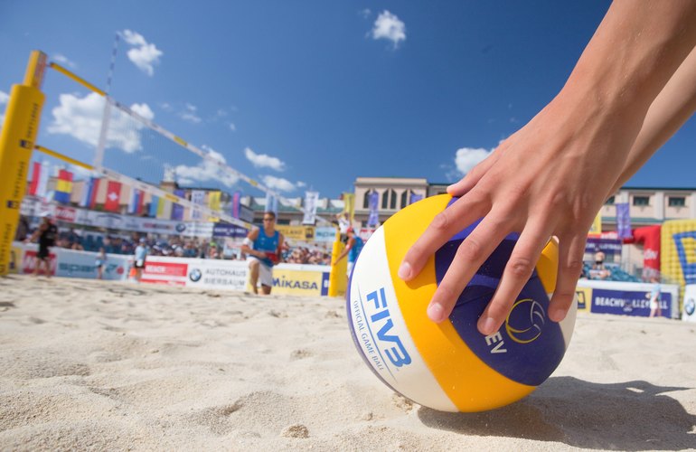 Солнце, песок и центр города: в Житомире предлагают установить площадку для пляжного волейбола