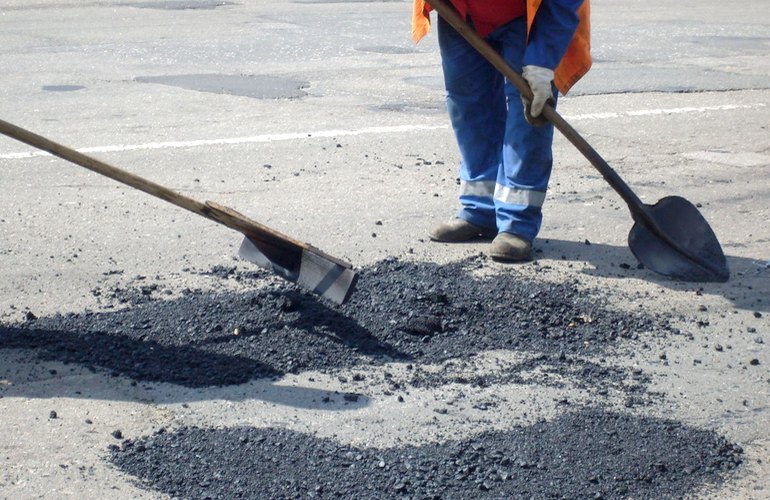 Деньги полученные от таможенных налогов пойдут на ремонт дорог Житомирской области