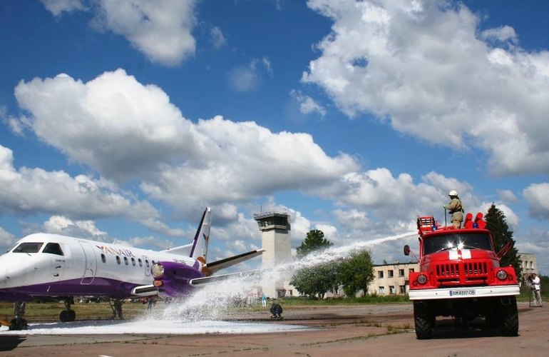 В аэропорту «Житомир» загорелся пассажирский самолет: спасатели провели масштабные учения. ФОТО