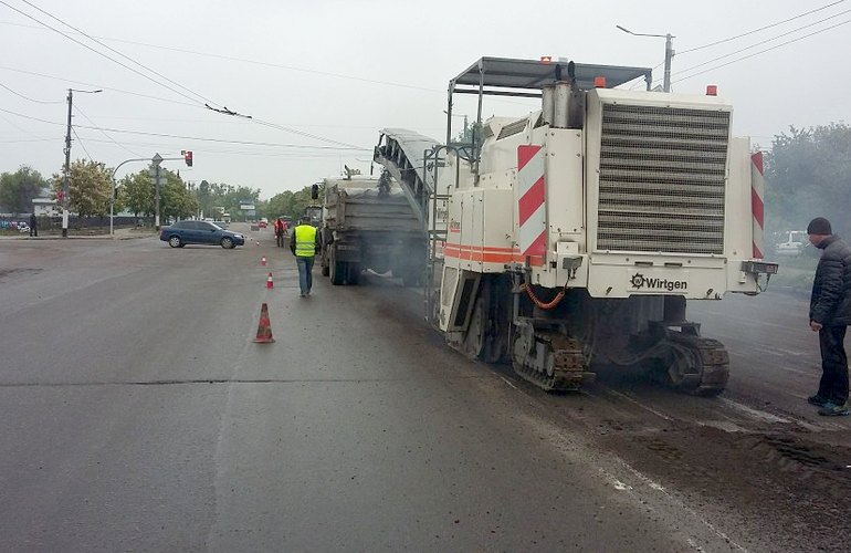 На улице Покровской в Житомире приступили к ремонту дорожного покрытия