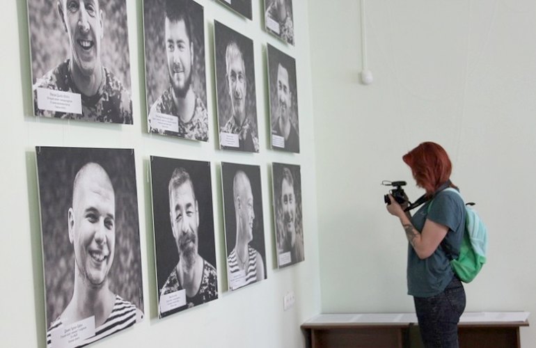 В Житомире в Доме украинской культуры представили фотопроект, посвященный участникам АТО. ФОТО