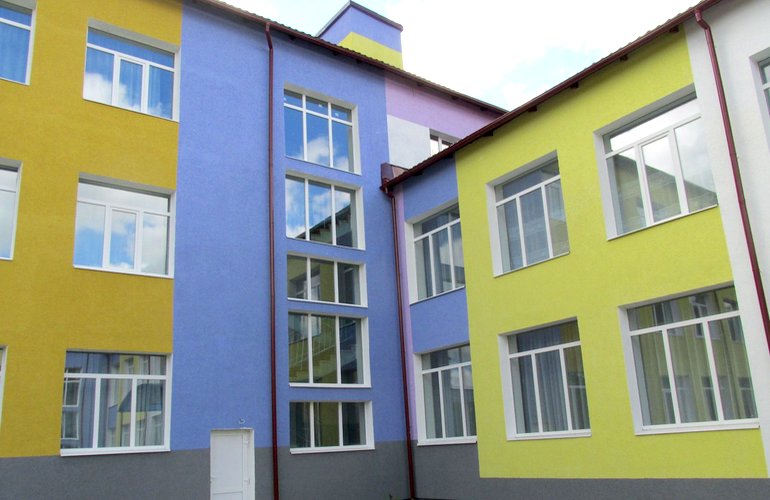 На ремонт гимназии в Житомирской области потратили 4,5 млн гривен. ФОТО