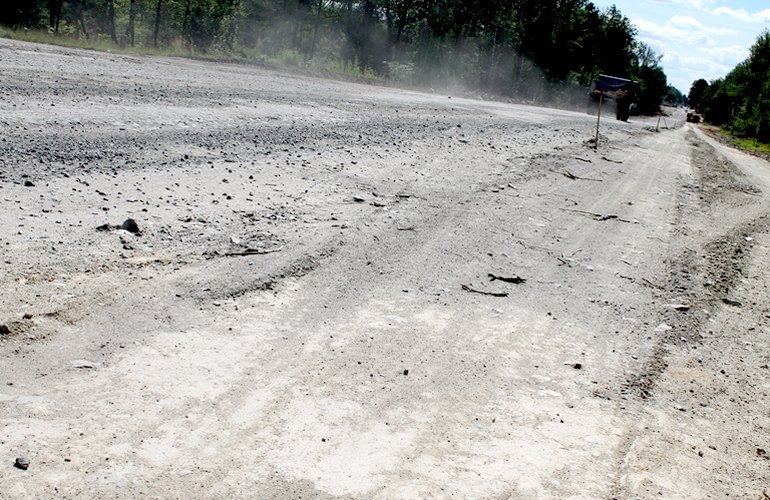 25 млн гривен потратят на ремонт региональной автодороги в Житомирской области. ФОТО