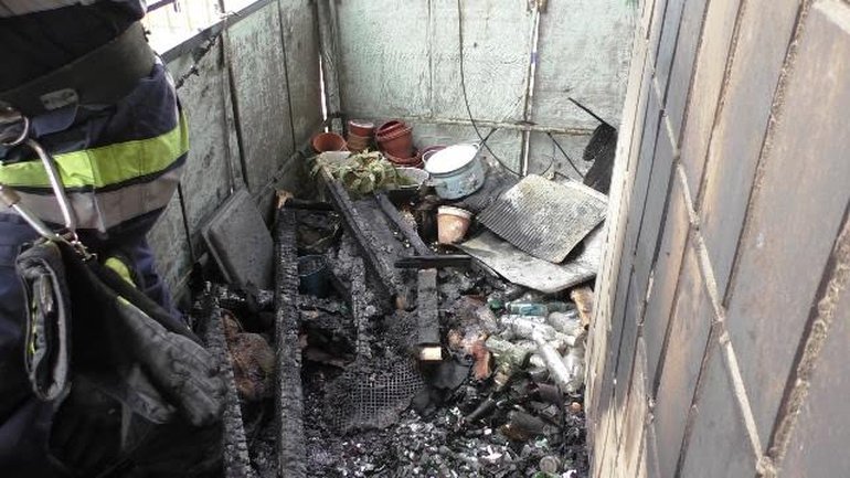 В 14-этажке в Житомире горела квартира-свалка. ФОТО