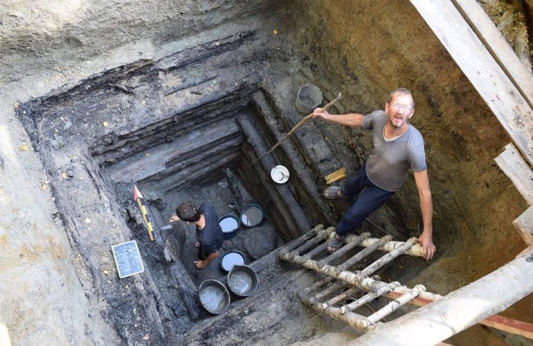 Удивительная находка на Житомирщине: археологи откопали колодец, которому 1000 лет. ФОТО