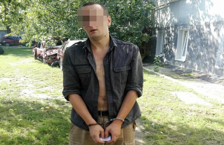 В Житомире водитель избил и ограбил 43-летнюю попутчицу